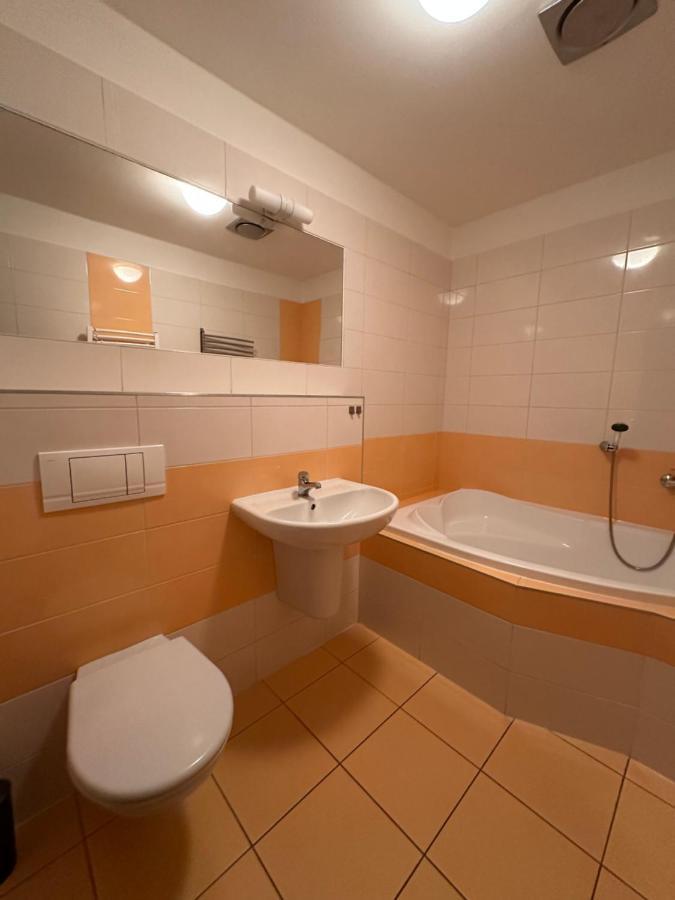 Apartman Ab Kryte Parkovani Zdarma Budweis Exterior foto