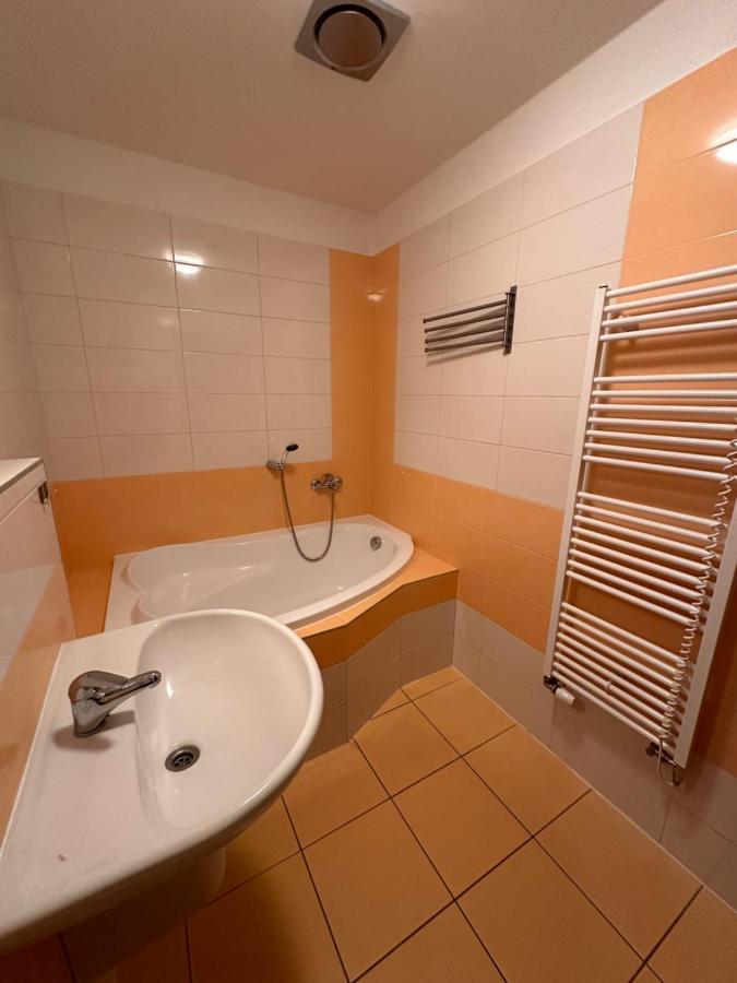Apartman Ab Kryte Parkovani Zdarma Budweis Exterior foto
